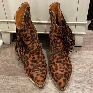 Beast Fashion leopard booties size 10